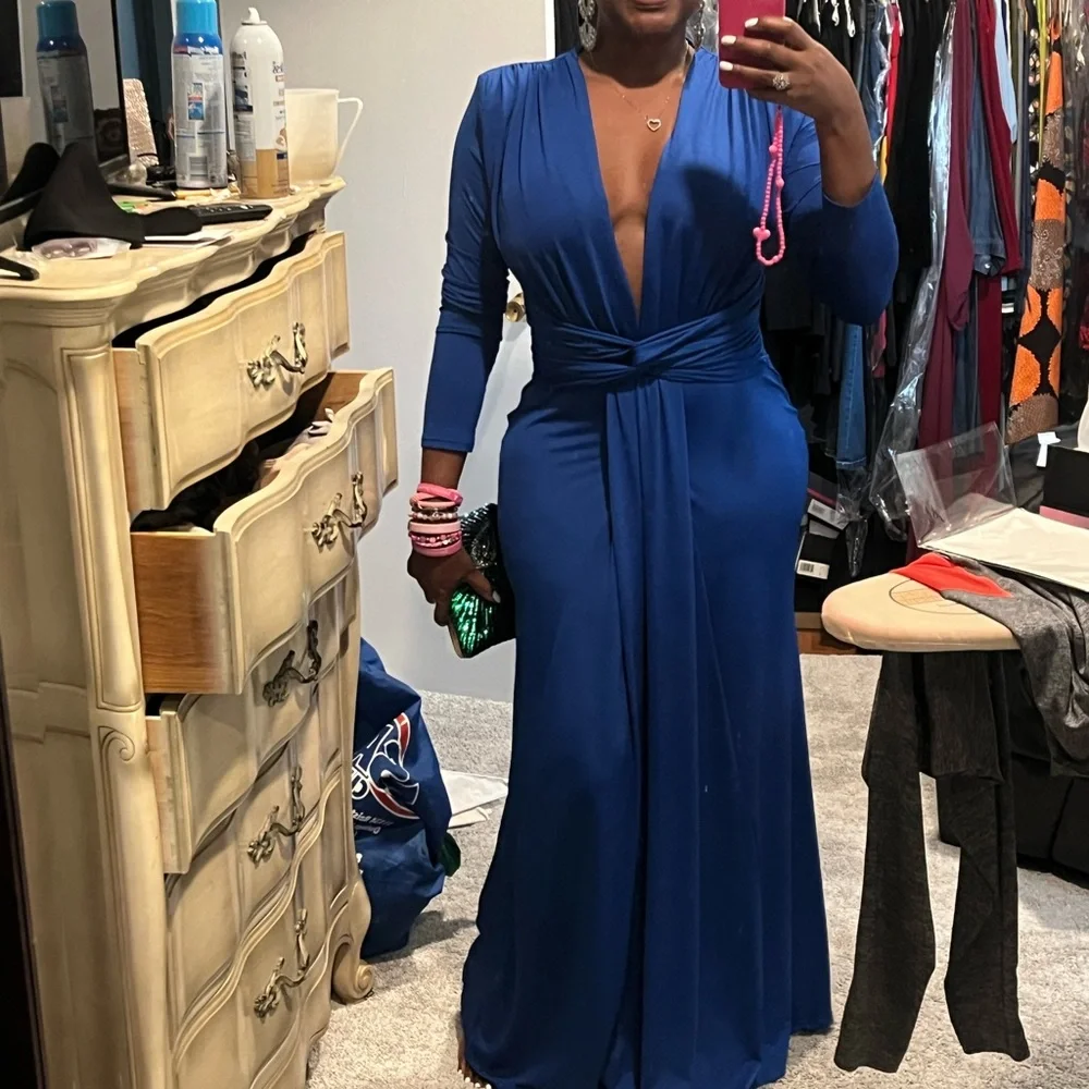 Elegant Blue Evening Gown - Picture 2 of 3